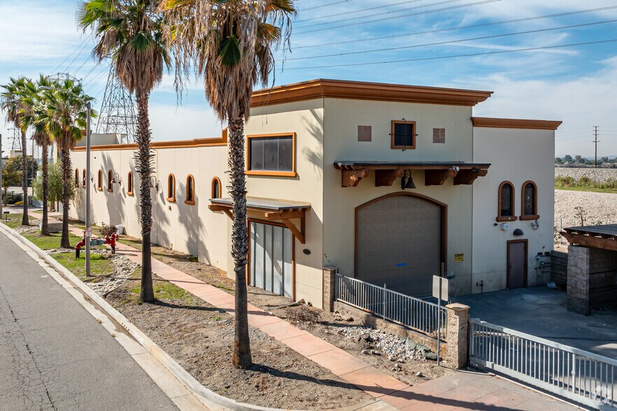 4825 Rivergrade Rd, Irwindale, CA à vendre - Photo du bâtiment - Image 2 de 4