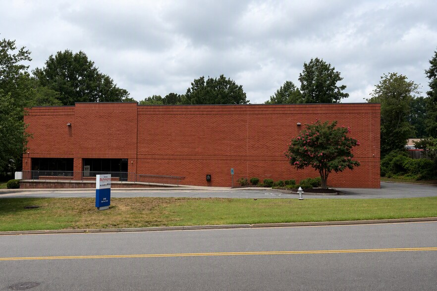 3946 Deep Rock Rd, Richmond, VA à louer - Photo du bâtiment - Image 1 de 3