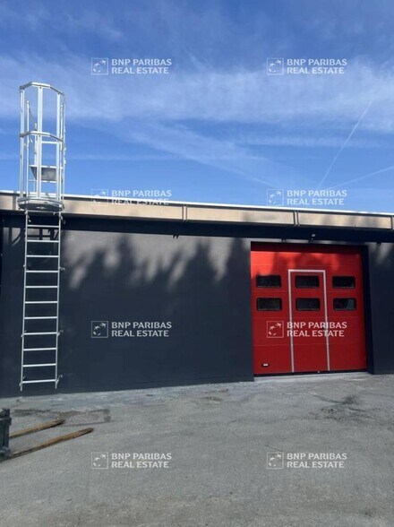 Flex dans Coignières à louer - Photo du bâtiment - Image 2 de 5