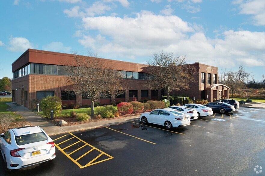 110 Marina Dr, Rochester, NY à vendre - Photo du bâtiment - Image 2 de 4