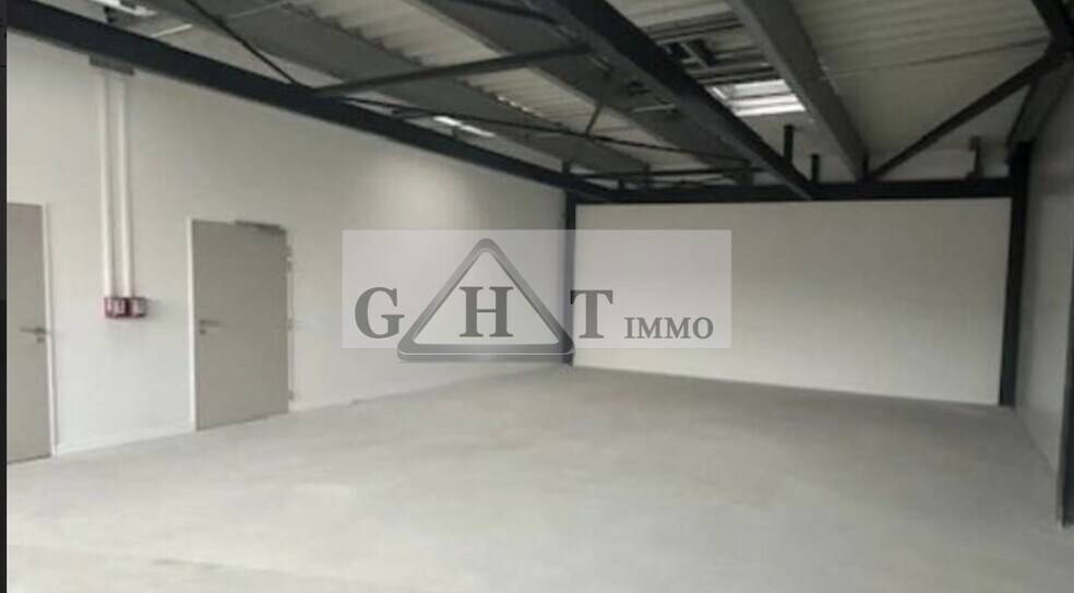 Industrial in Montmagny for lease - Interior Photo - Image 3 of 3