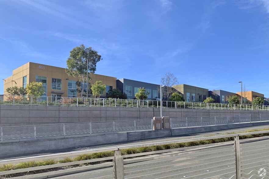 865 Marina Bay Pky, Richmond, CA for lease - Primary Photo - Image 1 of 12