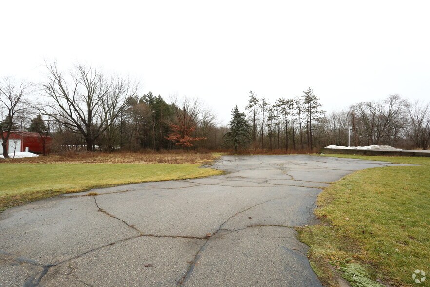 1032 E Saginaw Hwy, Grand Ledge, MI à vendre - Photo du bâtiment - Image 1 de 2