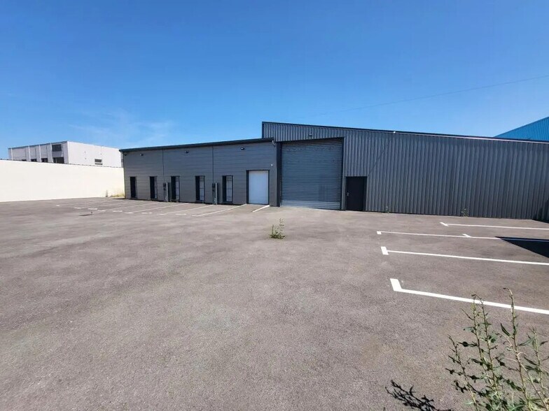 Flex in Vaulx-en-Velin for sale - Building Photo - Image 3 of 7