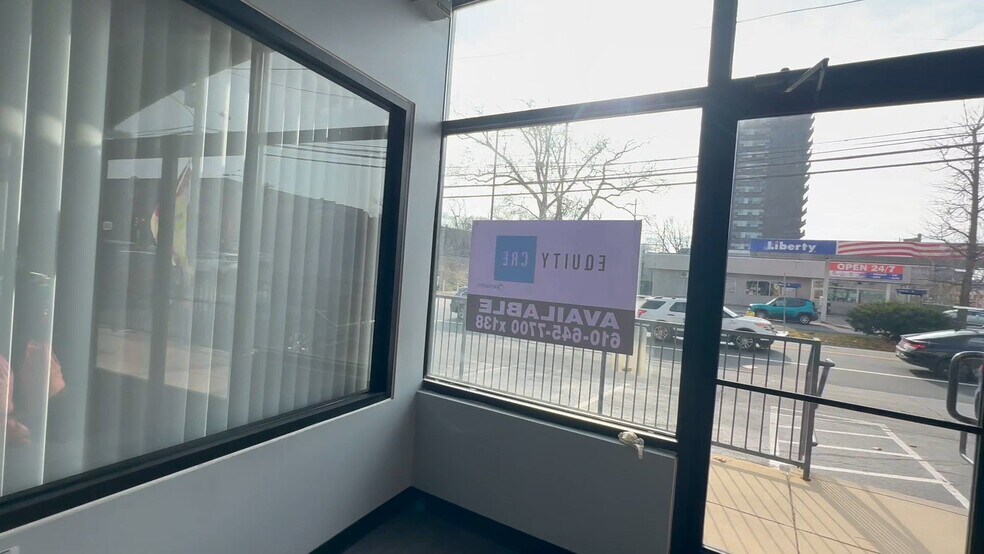 2231 Bryn Mawr Ave, Philadelphia, PA à louer - Vidéo sur l’inscription commerciale - Image 2 de 33