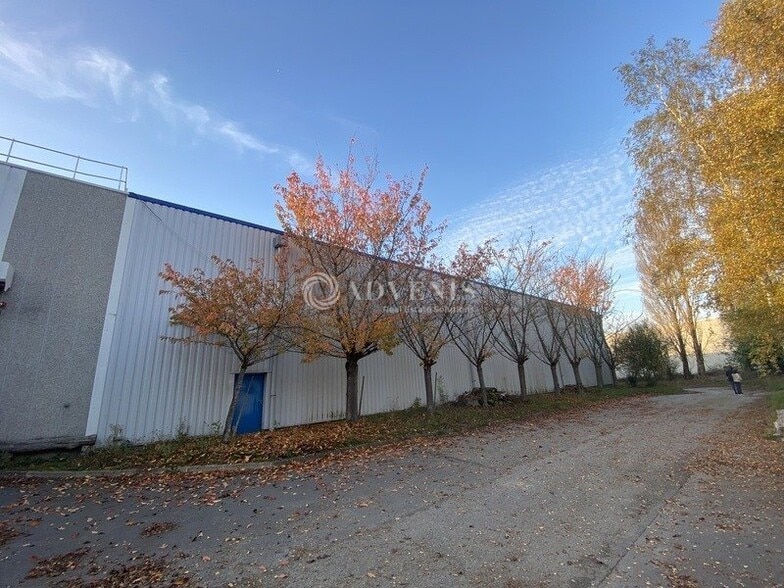1 Avenue Johannes Gutenberg, Maurepas for sale - Building Photo - Image 3 of 9