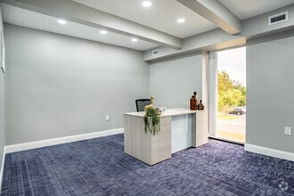 13246 38th St N, Clearwater, FL for lease Interior Photo- Image 1 of 1