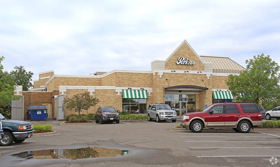 184-194 Pioneer Trl, Chaska, MN for sale - Building Photo - Image 3 of 6