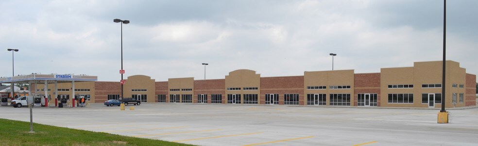 100 Stadium Dr, Defiance, OH à louer - Photo du bâtiment - Image 3 de 24