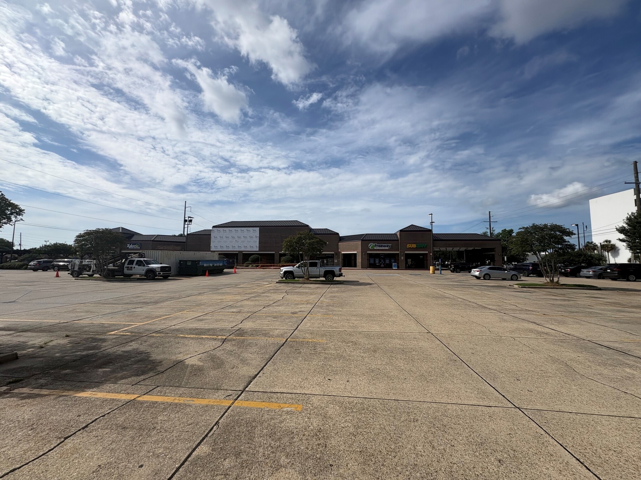 201-225 Veterans Memorial Blvd, Metairie, LA for lease Building Photo- Image 1 of 4