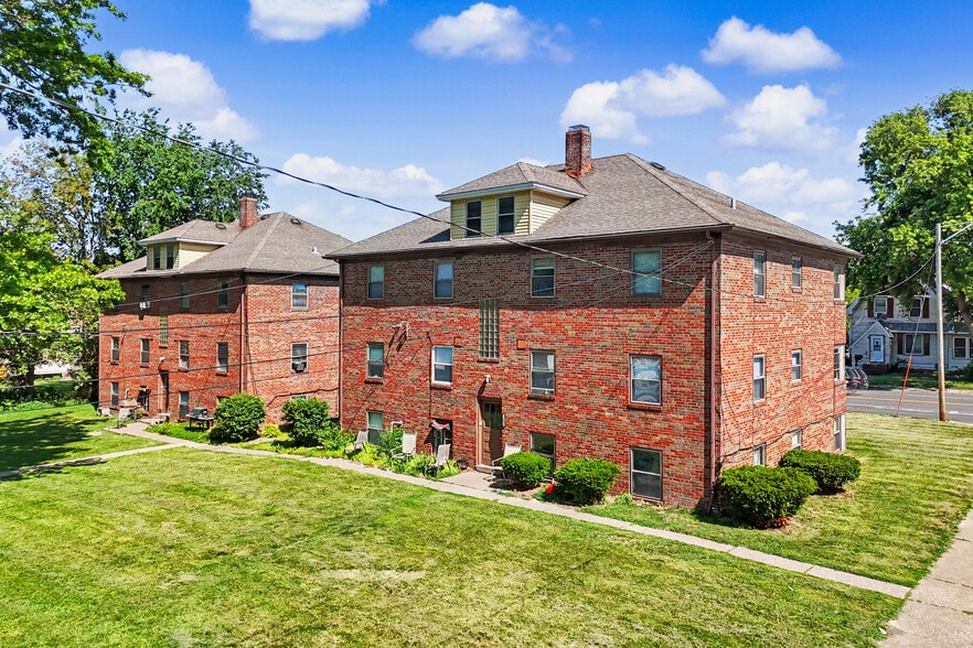 1003-1011 W Locust St, Davenport, IA for sale - Building Photo - Image 2 of 11