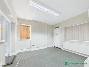 39 Hockliffe St, Leighton Buzzard for lease Interior Photo- Image 2 of 12