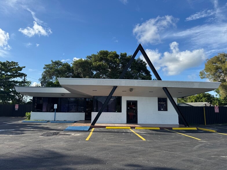1605 NW 95th St, Miami, FL for sale - Primary Photo - Image 1 of 16