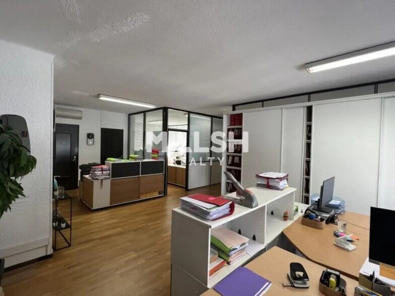 Office in Lyon for lease - Interior Photo - Image 2 of 8