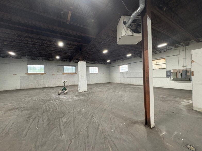 745 Walden ave, Buffalo, NY for lease - Building Photo - Image 3 of 8
