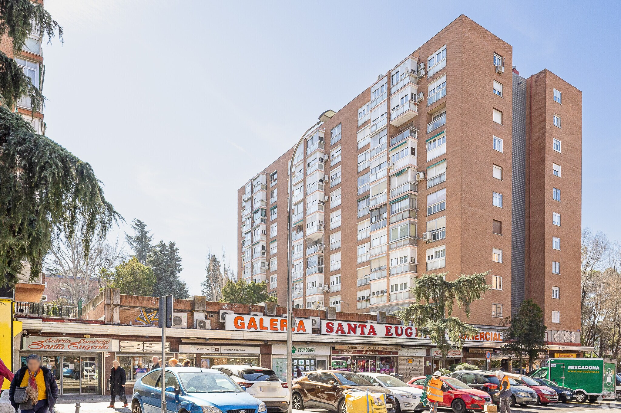 Calle Puentelarra, 9-11, Madrid, Madrid for sale Primary Photo- Image 1 of 11
