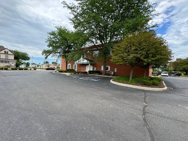 317 W Franklin St, Elkhart, IN à louer - Photo du bâtiment - Image 2 de 7