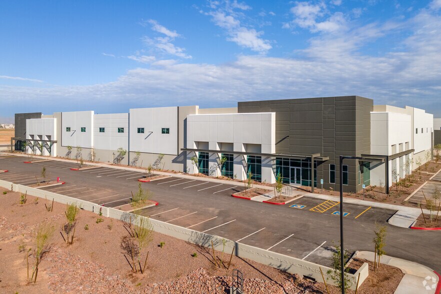 855 N 107th Ave, Avondale, AZ for lease - Primary Photo - Image 1 of 7