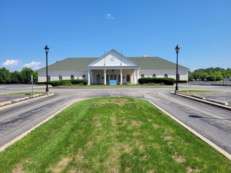 7340 W College Dr, Palos Heights, IL à louer - Photo du bâtiment - Image 3 de 3