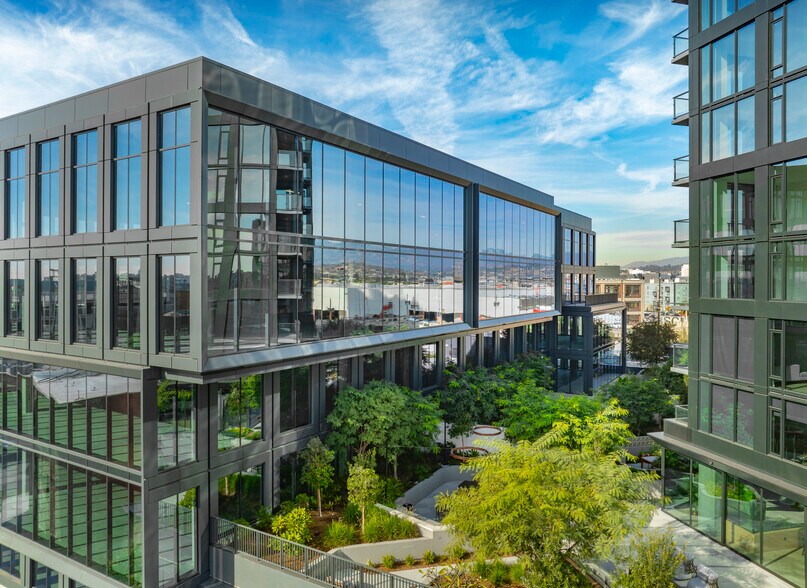530 Mateo St, Los Angeles, CA à vendre - Photo du bâtiment - Image 2 de 6