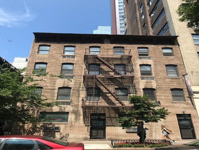 355-357 W 39th St, New York, NY for sale - Building Photo - Image 1 of 1