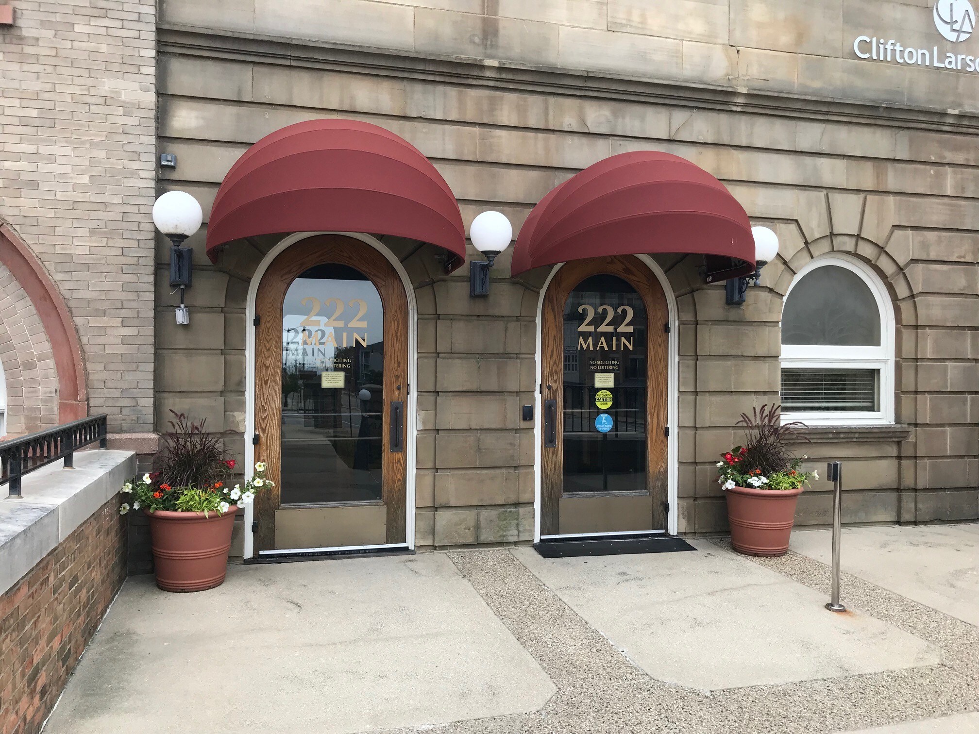 222 Main St, Racine, WI à louer Photo du bâtiment- Image 1 de 2