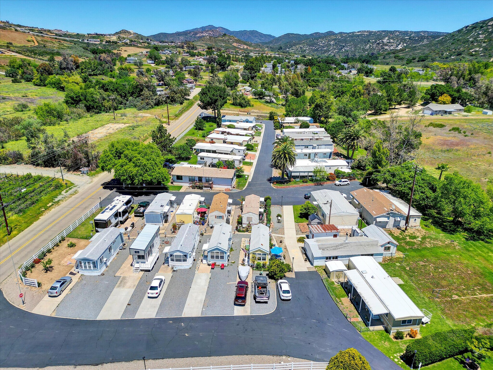 2030 Magnolia Ave, Ramona, CA à vendre Photo du bâtiment- Image 1 de 7