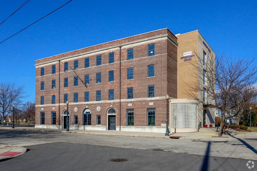 907 W 5th St, Dayton, OH for lease - Primary Photo - Image 1 of 4