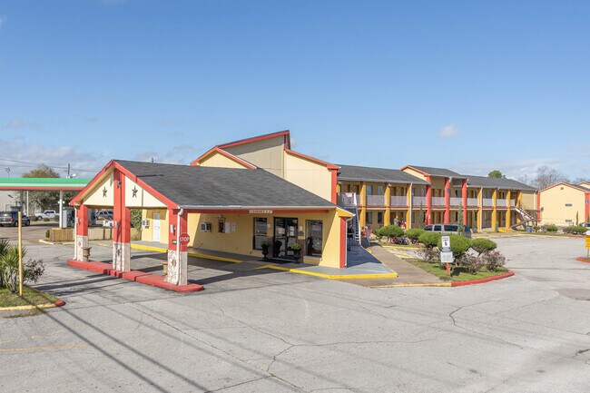 Plus de détails pour 4709 Spencer Hwy, Pasadena, TX - Services hôteliers à vendre