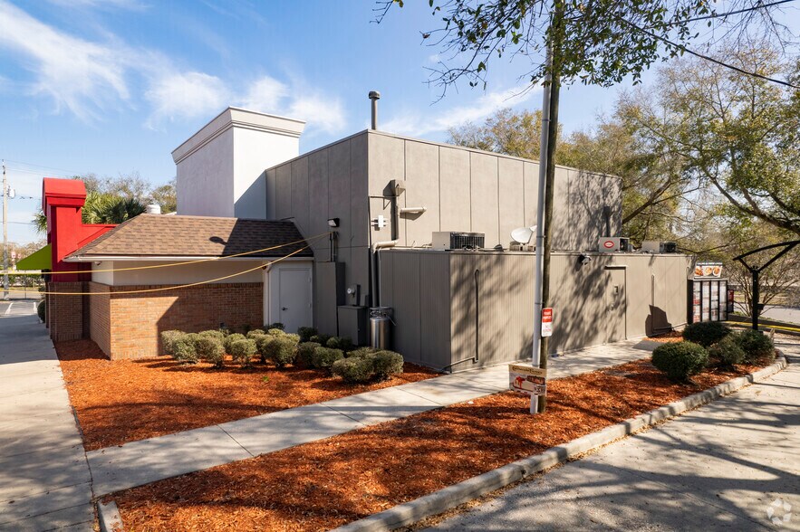 4011 E Busch Blvd, Tampa, FL à louer - Photo du bâtiment - Image 3 de 26