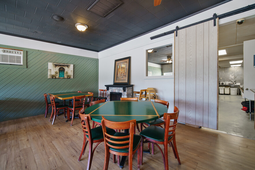 2204 Washington St, Manitowoc, WI à vendre - Photo intérieure - Image 3 de 26