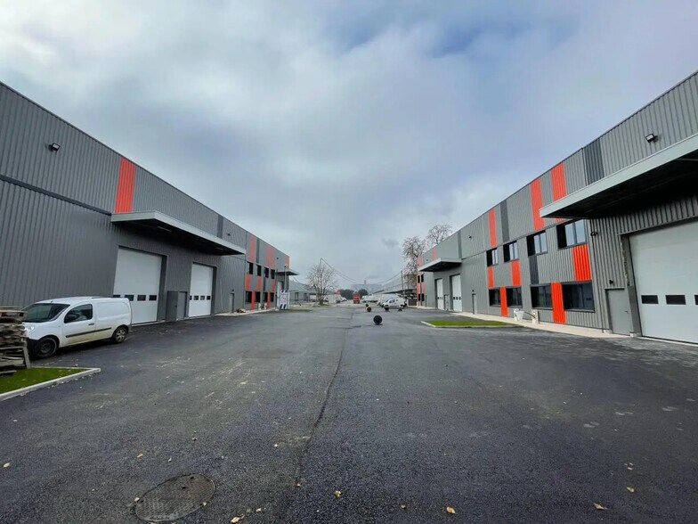 Office in Le Petit-Quevilly for lease - Building Photo - Image 3 of 16