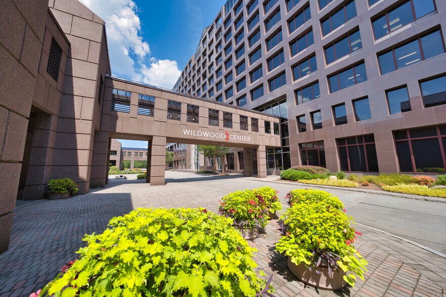 2300 Windy Ridge Pkwy SE, Atlanta, GA à louer - Photo du bâtiment - Image 3 de 9