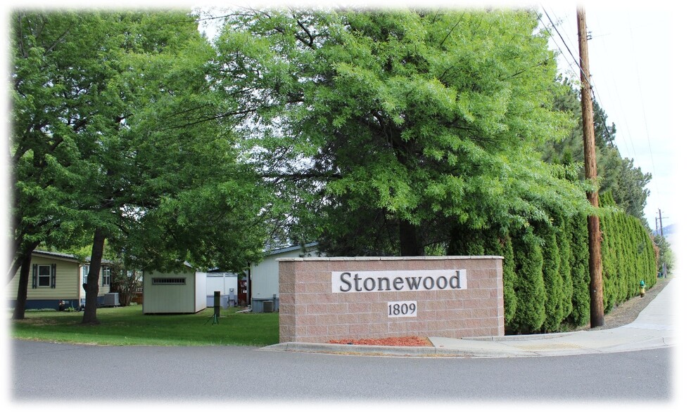 Stonewood & Lone Oak: Two MH Communities portfolio of 2 properties for sale on LoopNet.ca - Primary Photo - Image 1 of 16