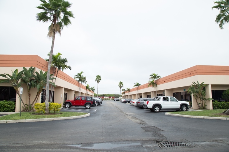 5400 S University Dr, Davie, FL for lease Primary Photo- Image 1 of 5