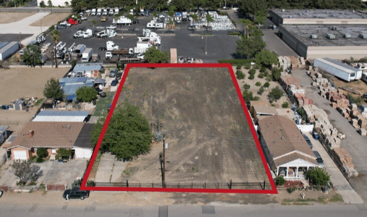 683 S Valley View Ave, San Bernardino, CA à vendre - Photo principale - Image 1 de 3
