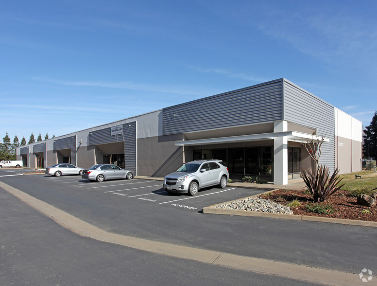 9727 Business Park Dr, Sacramento, CA for lease - Primary Photo - Image 1 of 4