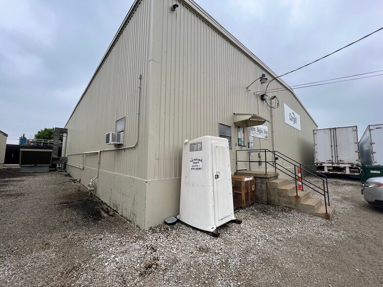 1041 E Garfield Ave, Decatur, IL for sale - Primary Photo - Image 1 of 43