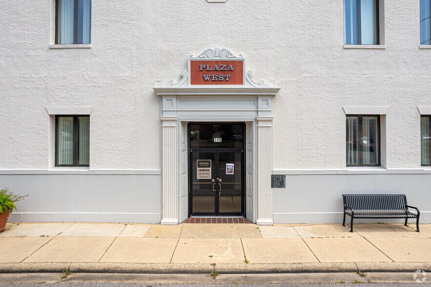 535 Delmas Ave, Pascagoula, MS à louer - Photo du bâtiment - Image 3 de 11