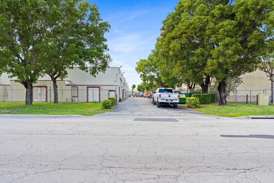 13826-13838 SW 142nd Ave, Miami, FL à vendre - Photo du bâtiment - Image 1 de 13