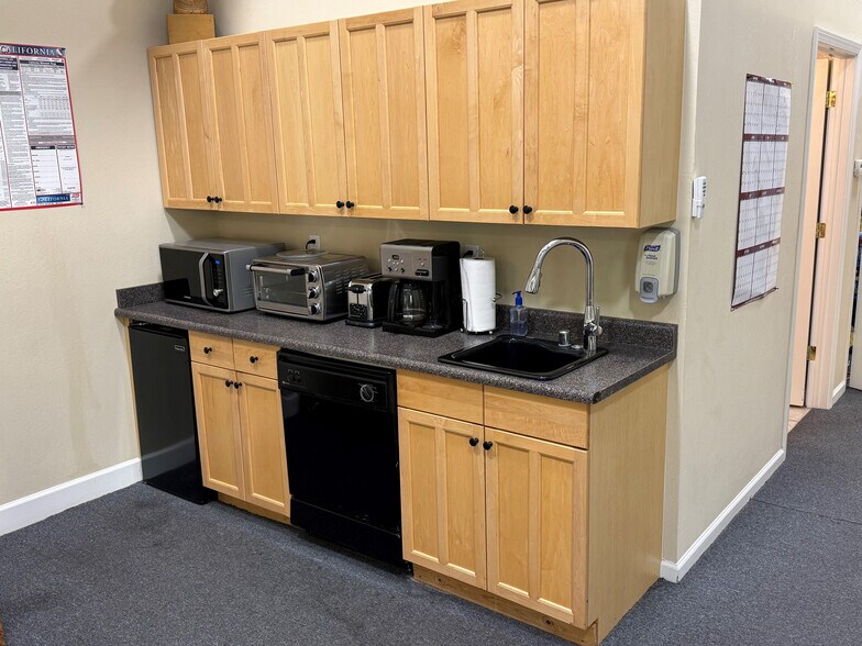 4328-4330 Redwood Hwy, San Rafael, CA à vendre - Photo du bâtiment - Image 2 de 22