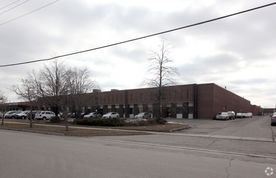 2420 Anson Dr, Mississauga, ON à louer - Photo du bâtiment - Image 3 de 3