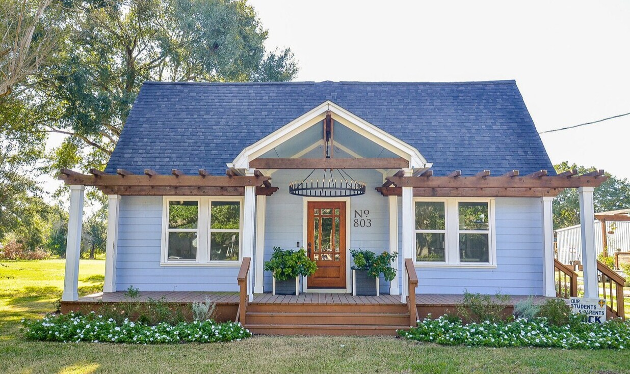 803 Austin St, Richmond, TX à louer Photo du bâtiment- Image 1 de 13