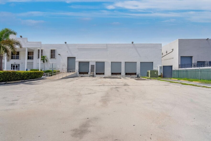 12800 NW 38th Ave, Opa Locka, FL for lease - Building Photo - Image 1 of 31