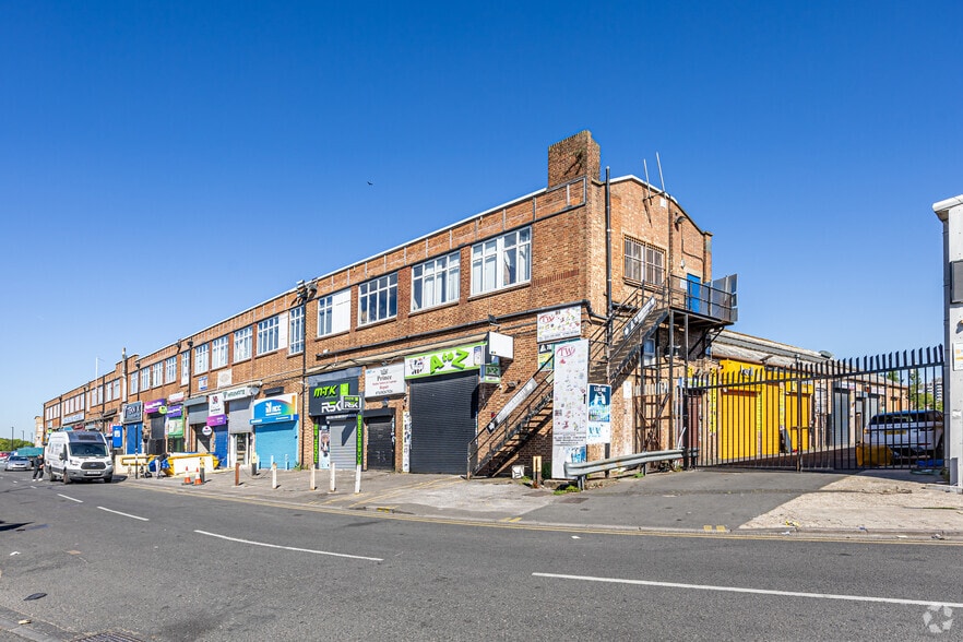 Bridge Rd, Southall for lease - Building Photo - Image 2 of 9