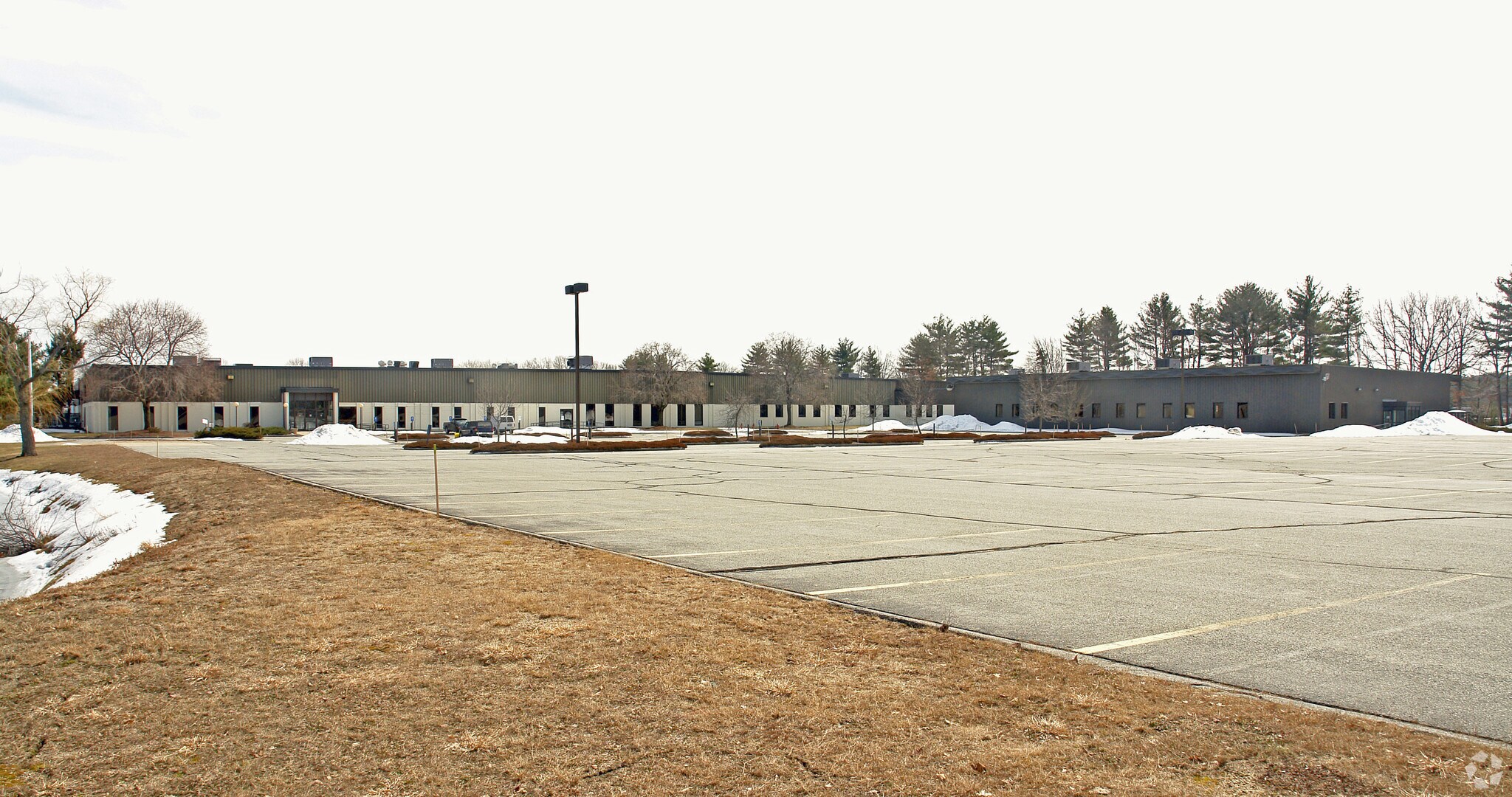 8 Cotton Rd, Nashua, NH à louer Photo principale- Image 1 de 5