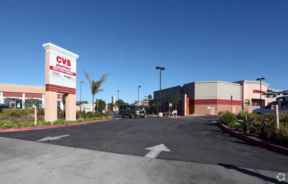 1117-1205 S Oxnard Blvd, Oxnard, CA for lease - Building Photo - Image 3 of 5
