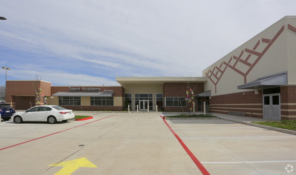 4835 Highway 6, Missouri City, TX for lease - Building Photo - Image 3 of 4