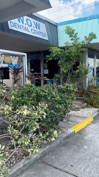 3000 E Commercial Blvd, Fort Lauderdale, FL à louer - Vidéo sur l’inscription commerciale - Image 2 de 10