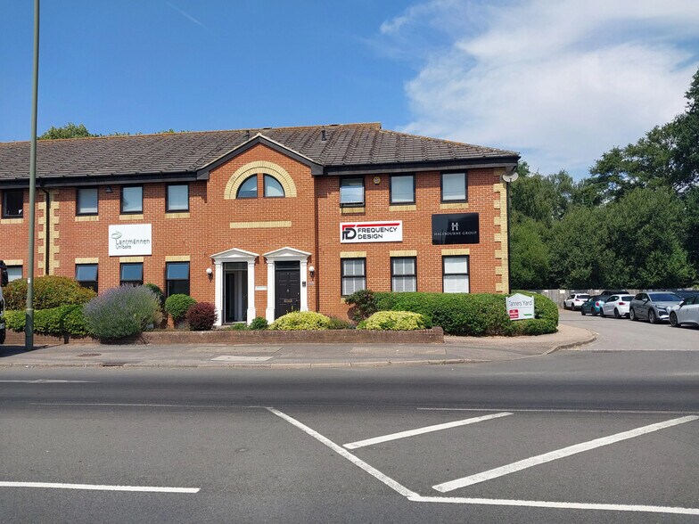 London Rd, Bagshot for lease - Building Photo - Image 2 of 6